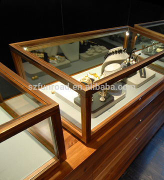 Veneered MDF round displays with wood grains bracelet glass display cases