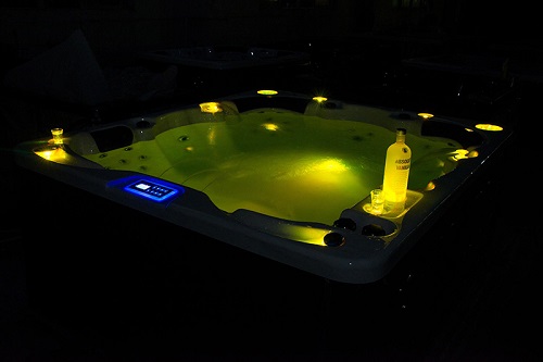 luxury 5 person outdoor spa and whirlpool bath out hot tub