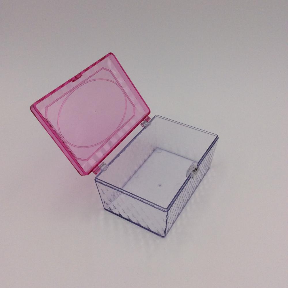 ロゴのないプラスチック収納箱