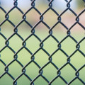 Πεδίο ποδοσφαίρου επικαλυμμένο με αλυσίδα φράχτη