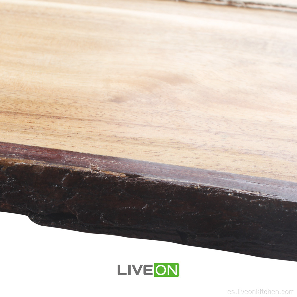 Tabla de cortar de madera maciza con corteza de naturaleza