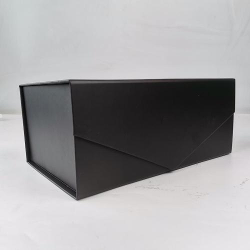 Подарочная коробка для одежды на заказ магнит