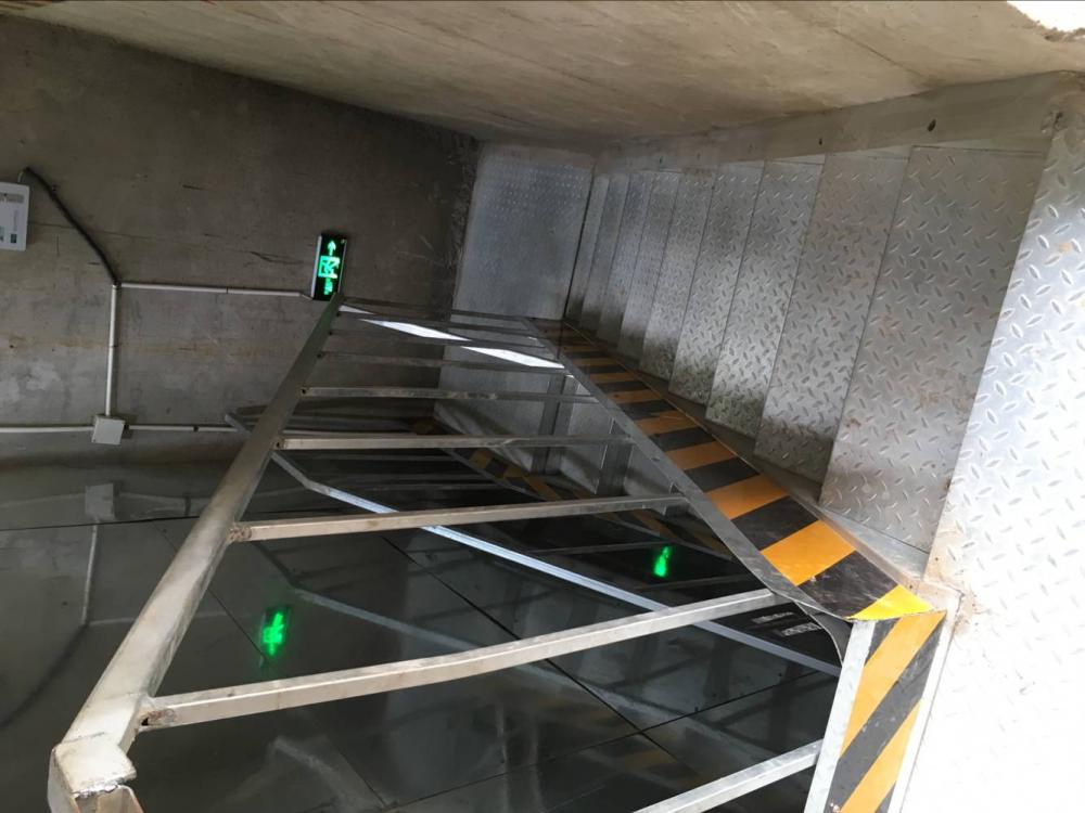 Escaleras de pozo para la construcción de equipos de metro