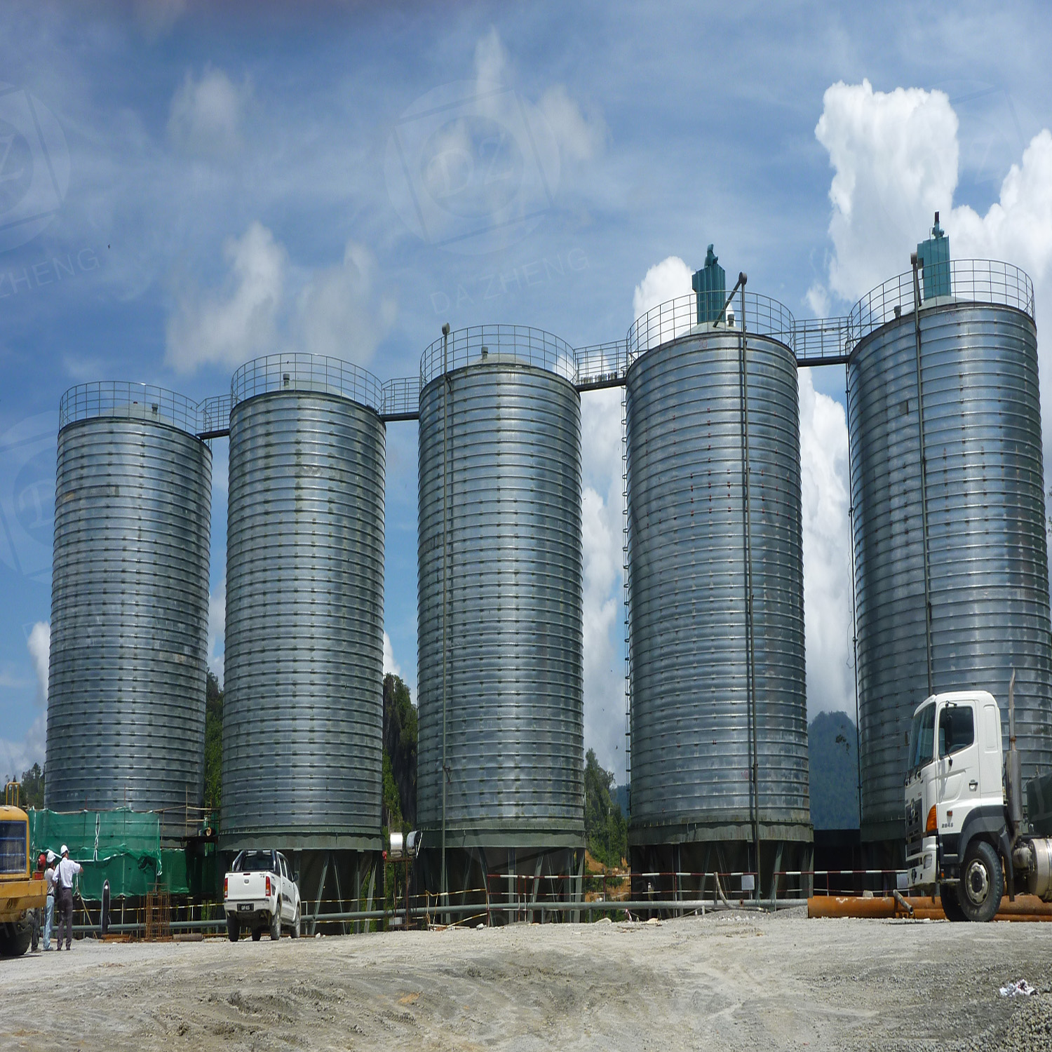 Steel plate silo for grease storage