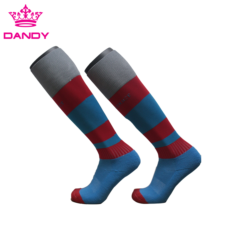 Gestreepte knieshichte sokken foar rugbyklubs