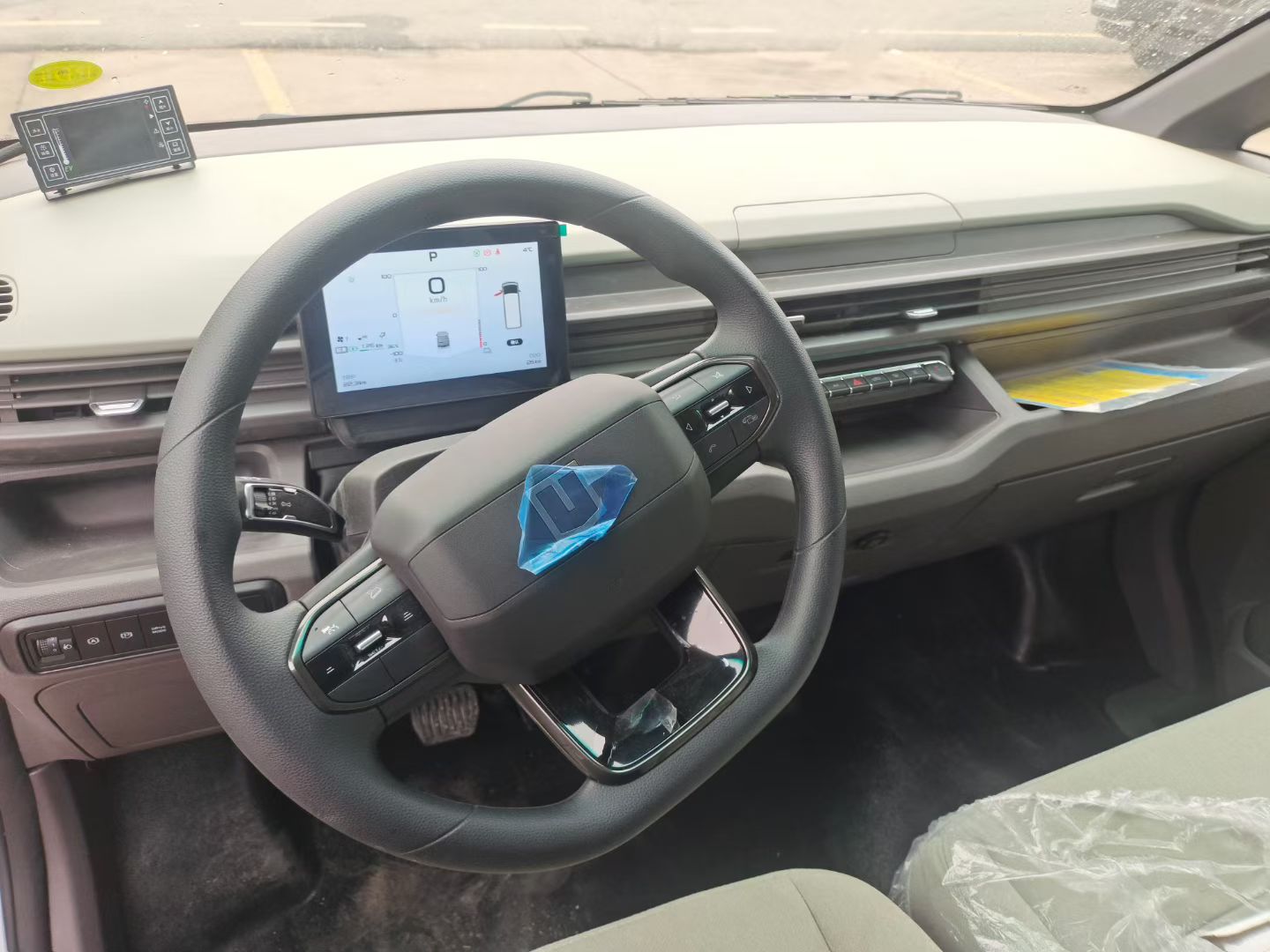 Geely electric refrigerated van for food delivery