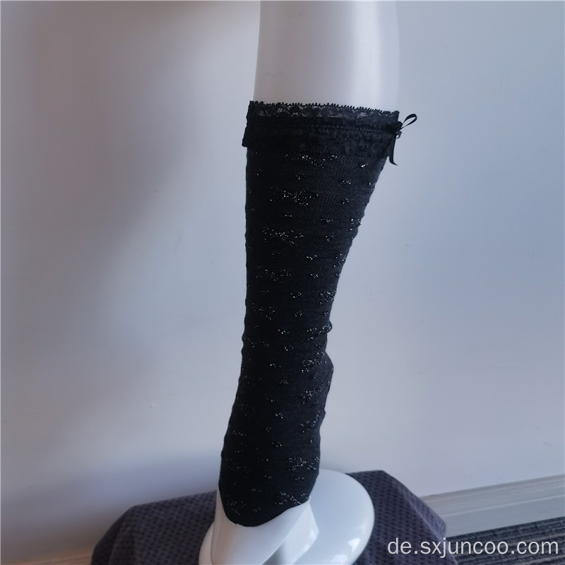 Elegante charmante schwarze Stretch-Stickspitzen-Crew-Socken