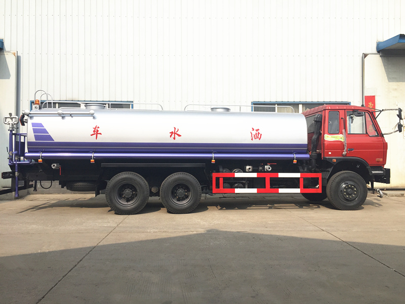 Camion de transport d&#39;eau de Dongfeng 6X4