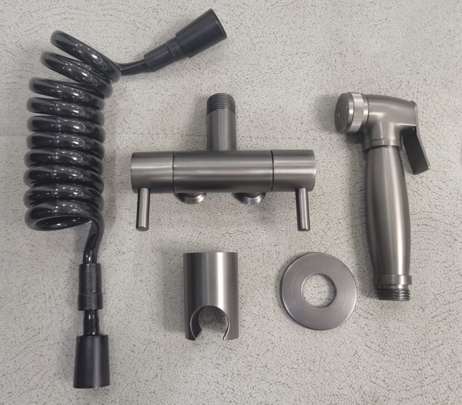 バスルーム真ちゅう製高級黒壁掛け式トイレスプレーホット＆コールドミキサーハンドシャッタビデスプレーセット