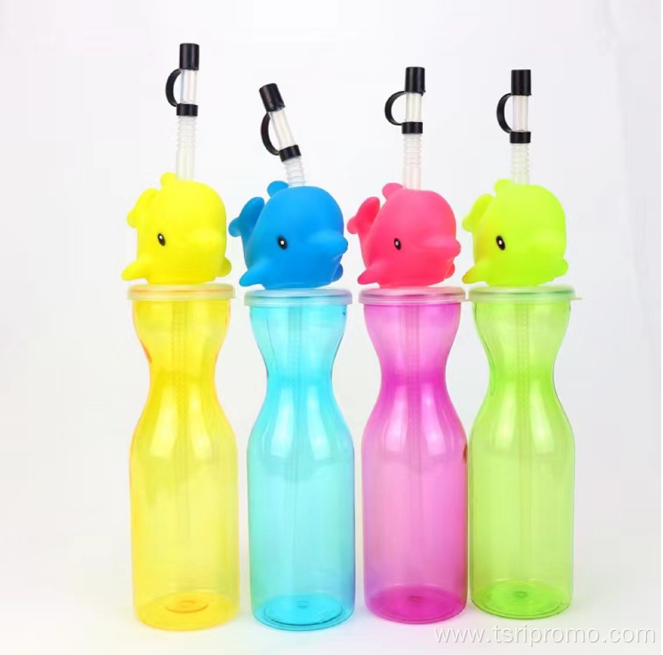 High quality plastic cup with straw