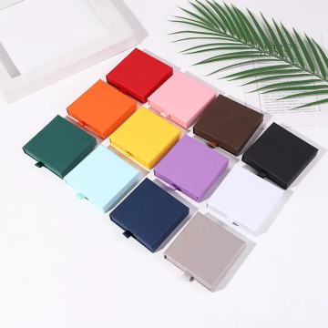 A1 Hot Selling Jewelry Box mit kundenspezifischen Logo -Mustern für Halskette und Armbandverpackung