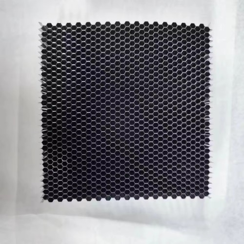 Bahan pelindung waveguide honeycomb