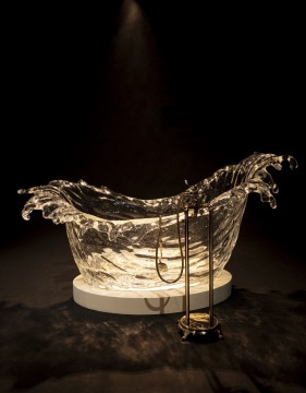 Hundred Rivers Crystal Bathtub Transparent Hotel Villa