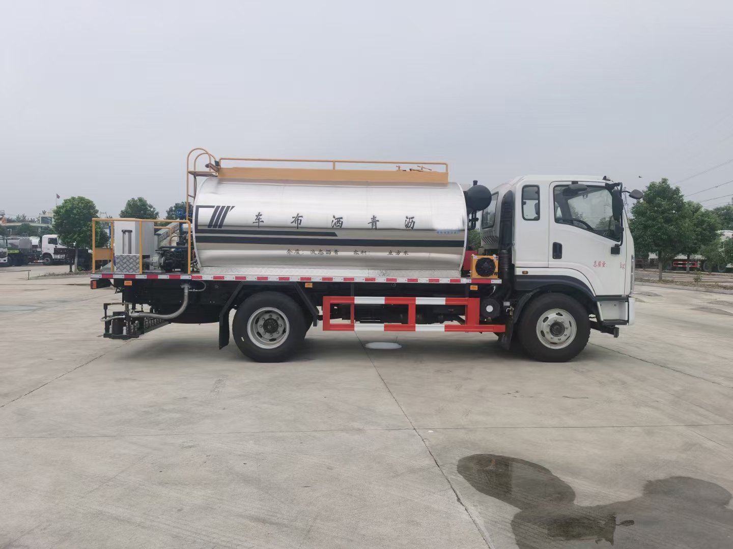 Shacman 12CBM Road maintance Asphalt Distributor Truck
