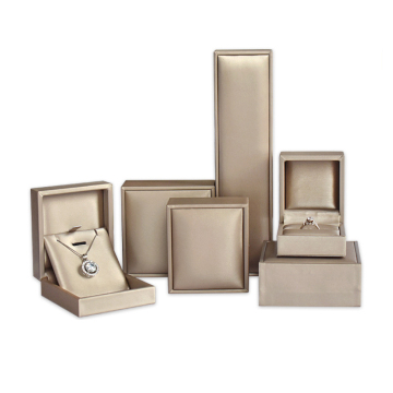 Boîte de bijoux en cuir PU brossé noir luxe avec logo personnalisé
