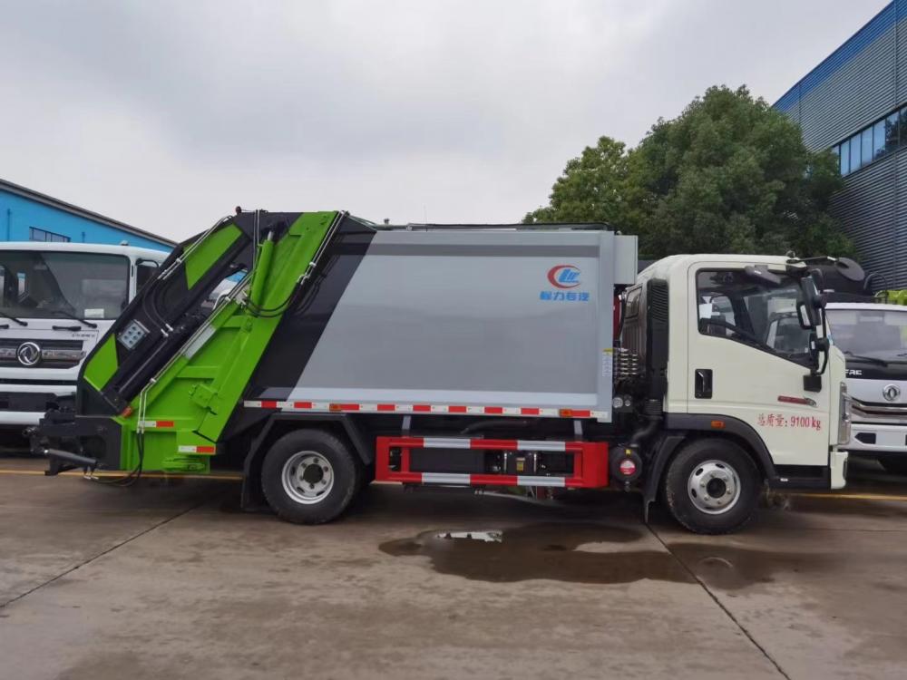 Howo 6cbm Garbage Compactor Truck 2