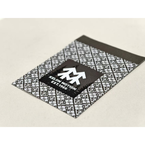 Vzorovaný tkaný základ se silikonovým tiskovým štítkem