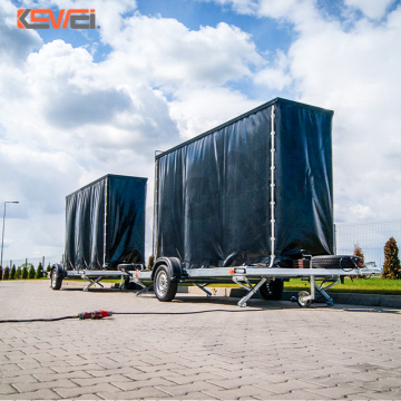 LED -advertentiedisplay van mobiele trucktrailer met zonnepanelen en batterij