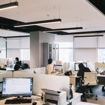 Modern İç Mekan Alüminyum LED Kolye Işığı - Ev ve Ofis İçin Düşük Parlama Siyah Beyaz LED LINEAL IŞIK