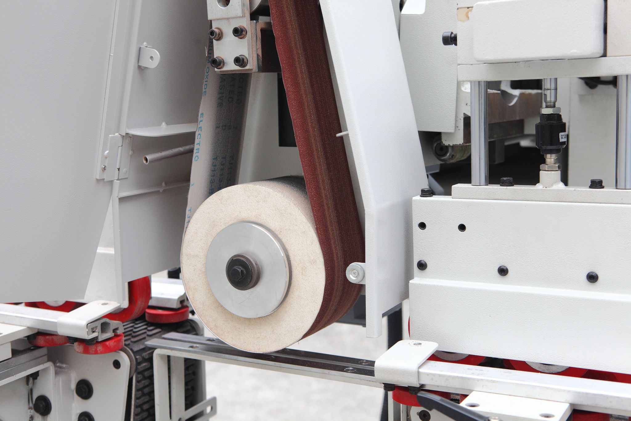Wood batten sanding polishing machine
