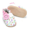 Sapatos florais de couro macio para bebês