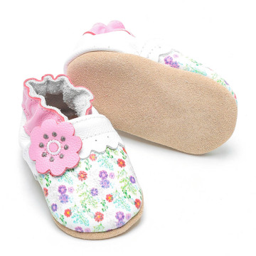 Бебешки меки кожени обувки с цветя