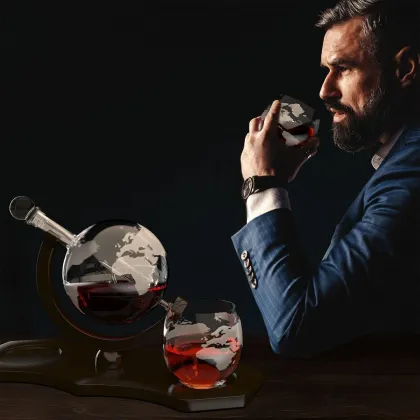High Quality Etched World Map Globe Whiskey Decanter Set with 4 Glasses