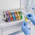 Dispensador magnético modular de etiquetas médicas