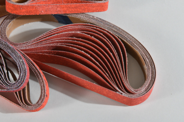 Ceramic abrasive belt for metal rust removal