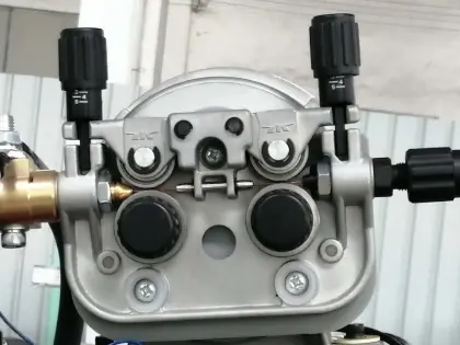 Automatic robot welding manipulator arm