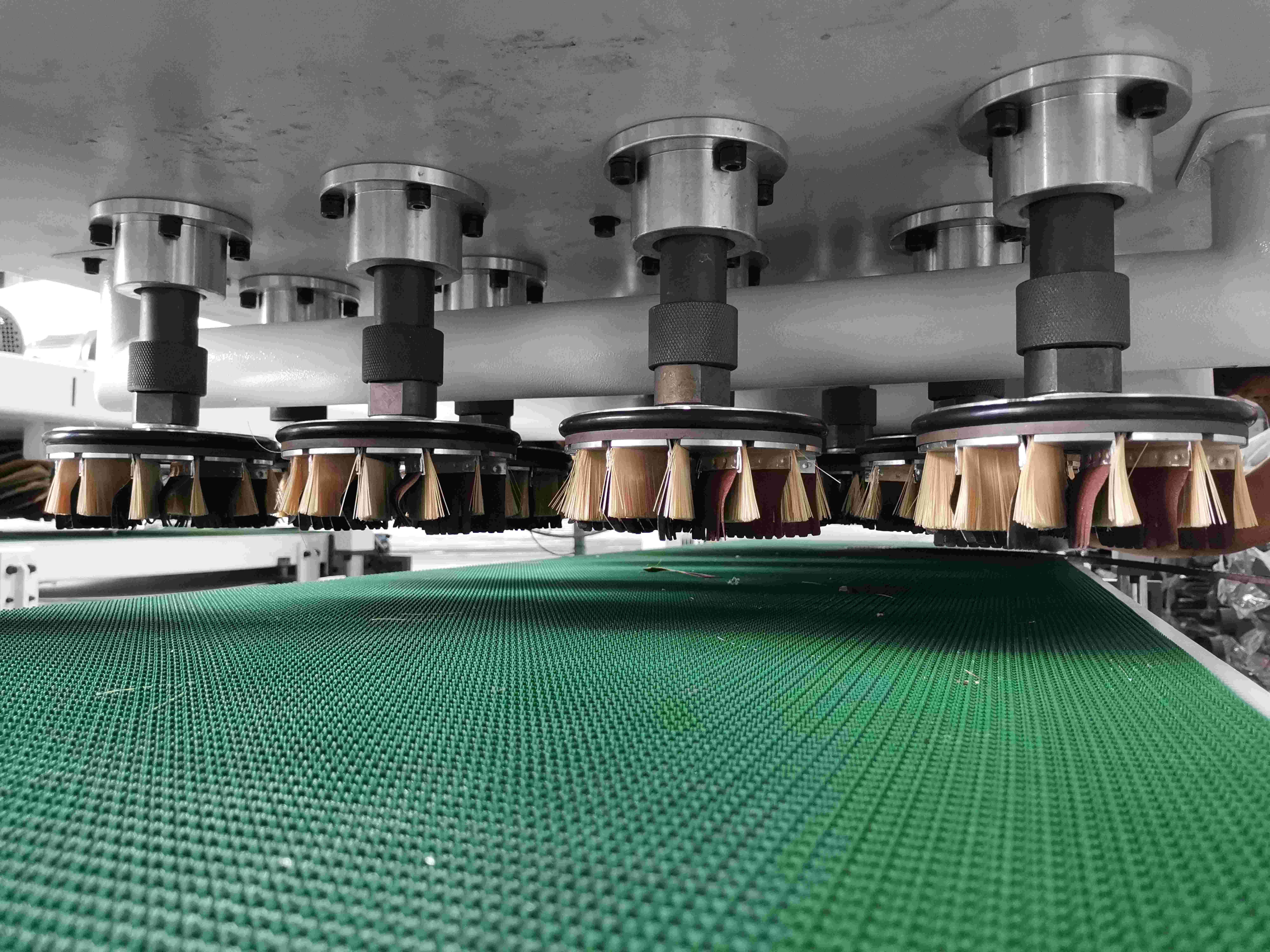 Composite wooden board brush sanding machine
