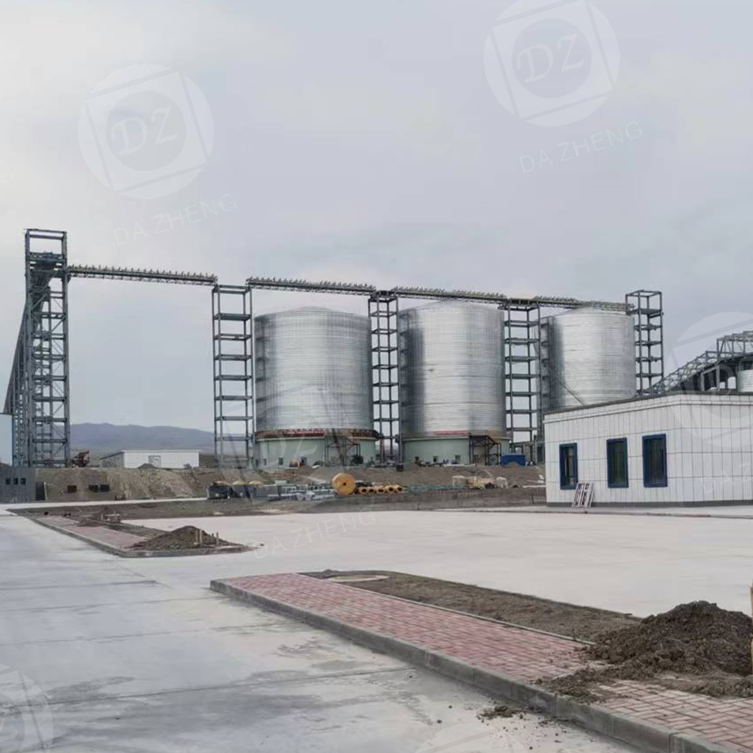 Construction sand and gravel aggregate silo