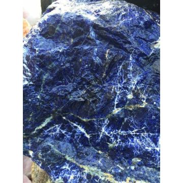 Blok kecil sodalite biru