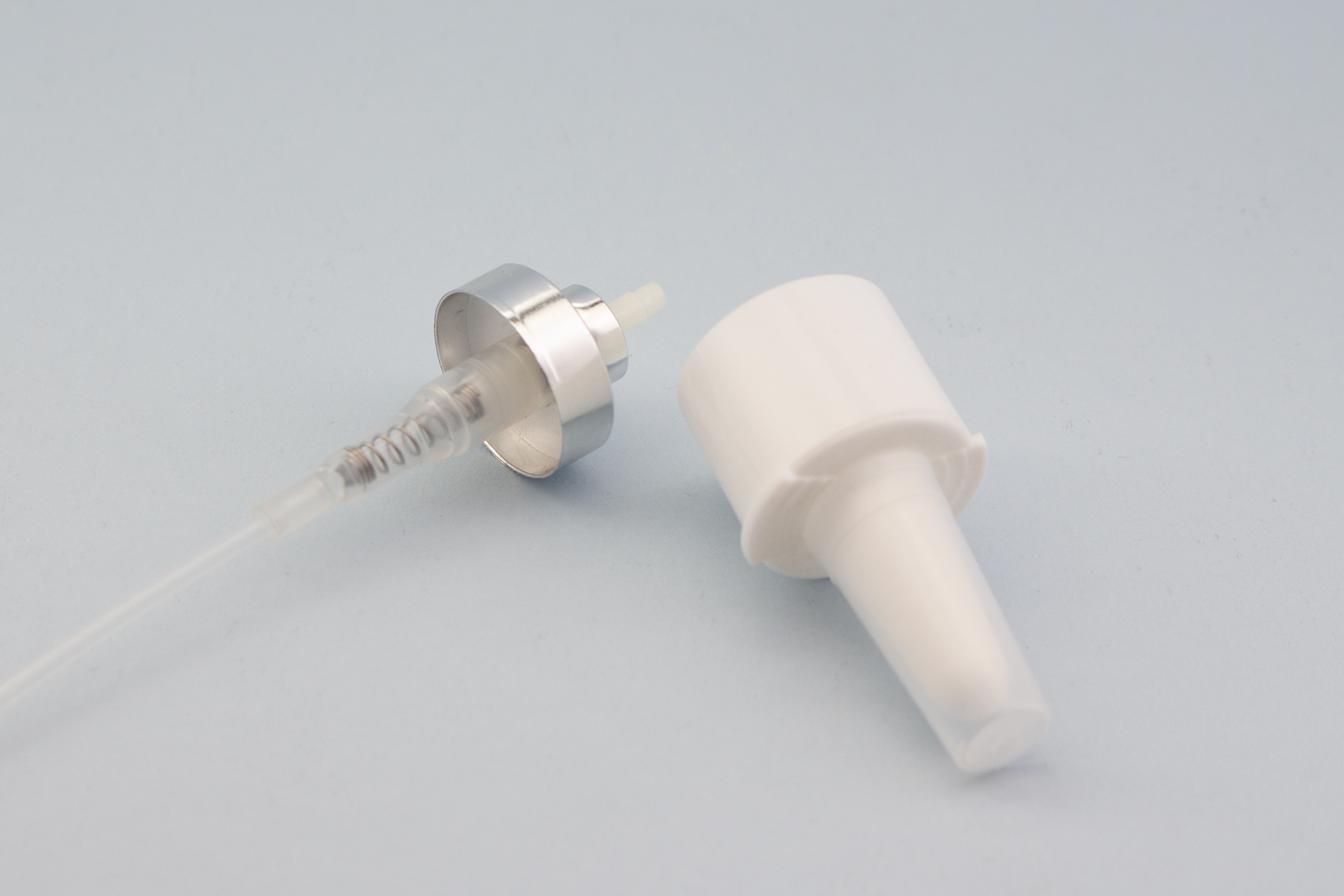 20mm Crimp Nasal Mist Sprayer with Silver Ferrule and Clear Dust Cap