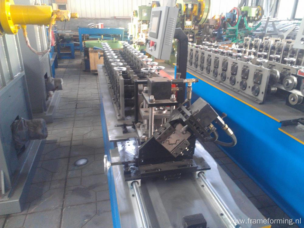 Steel omega channel sizes roll forming equipment