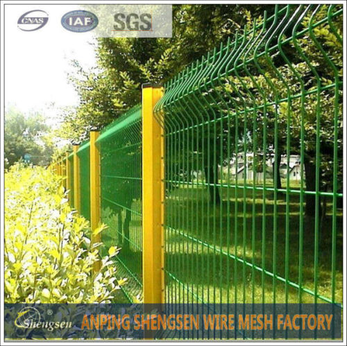 China Supplier ISO9000 Certificated PVC Painted Wire Mesh Fence