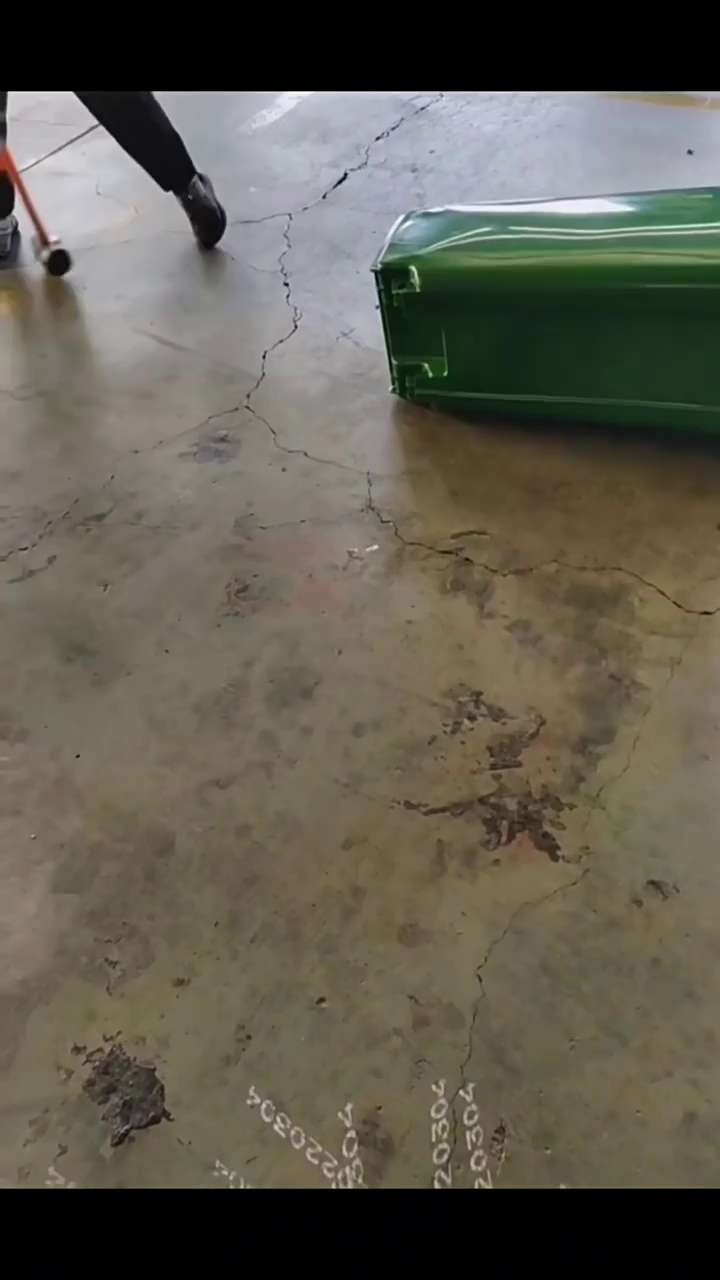 240L Large Outdoor Trash Can with Lid and Wheels for Commercial Use