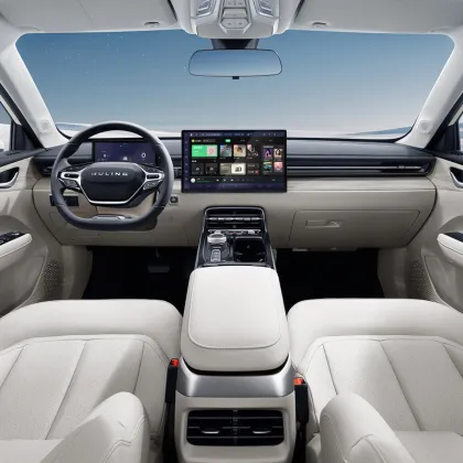 Wuling Starlight Hybrid Sedan: Five Seat A-Class Long-Range New Energy Vehicle