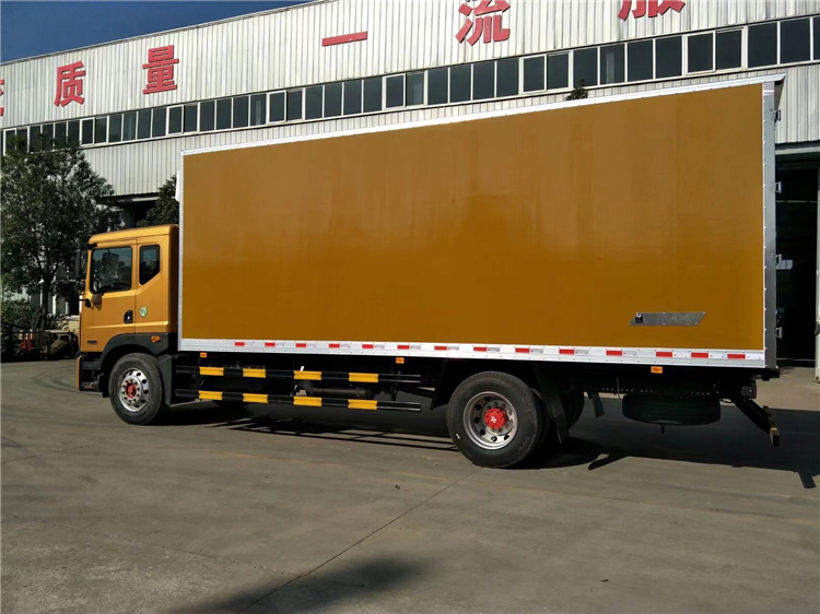 دونغفنغ 6.8m ثلاجة صندوق شاحنة