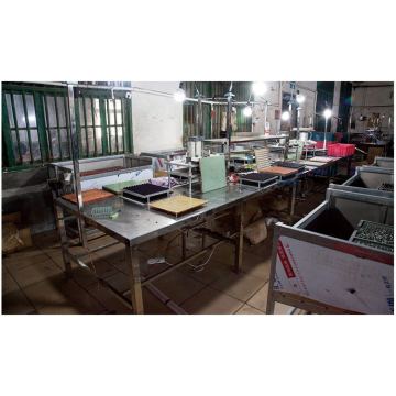 Máquina automática de ensamblaje de cabezales de encendedores