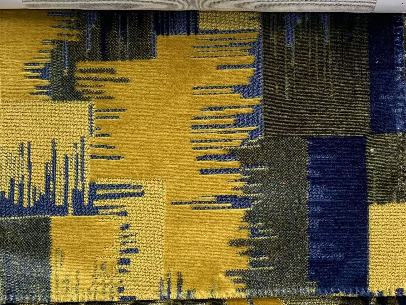 Cut pile fabric