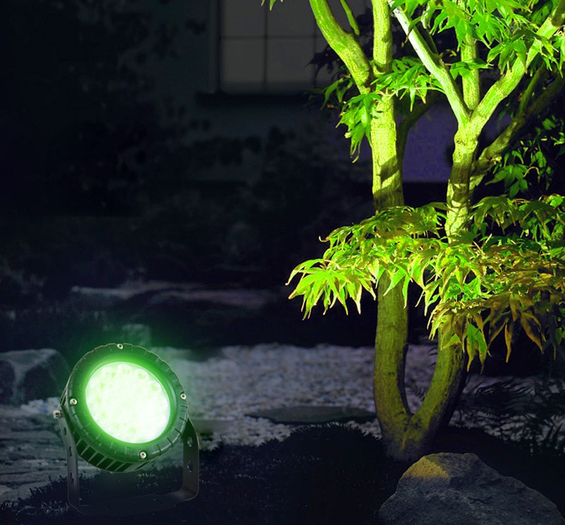 Lampe de jardin à LED à changement de couleur automatique 18W