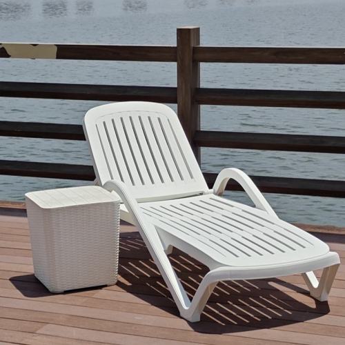 Collapsible Outdoor Beach Lounge Chair