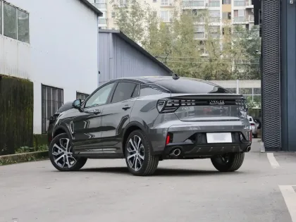 Lynk & Co 05 AWD SUV 2.0T 8AT