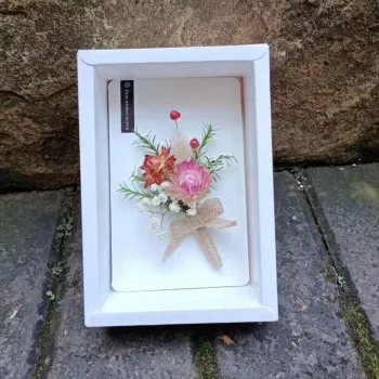 Mini Real Natural Dried Flower Bouquets in Transparent Gift Boxes