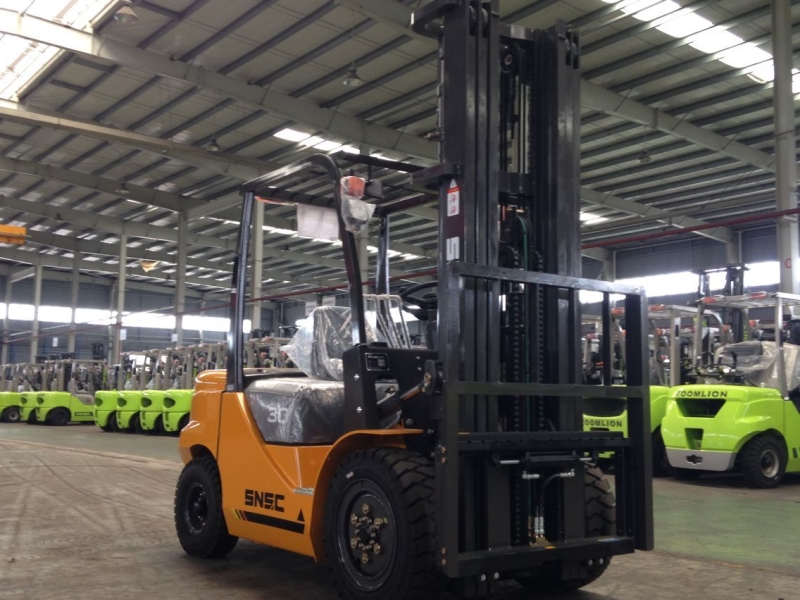 3Tons Fork lifter