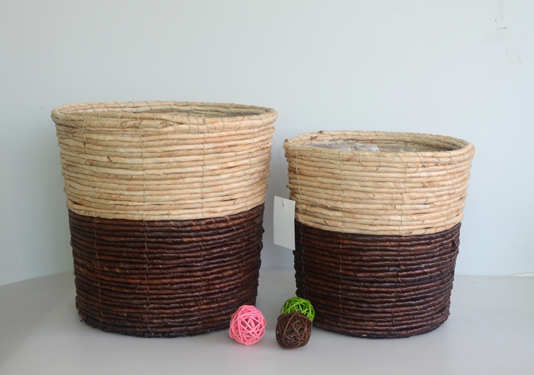 Round two-tone maize rope handicraft basket Round two-tone maize rope handicraft basket