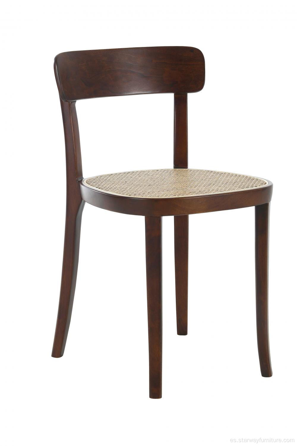 Silla de comedor de diseño popular con ratán y madera maciza