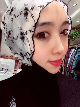 Selendang kepala dalam gaya Cina dengan kelebihan gelombang