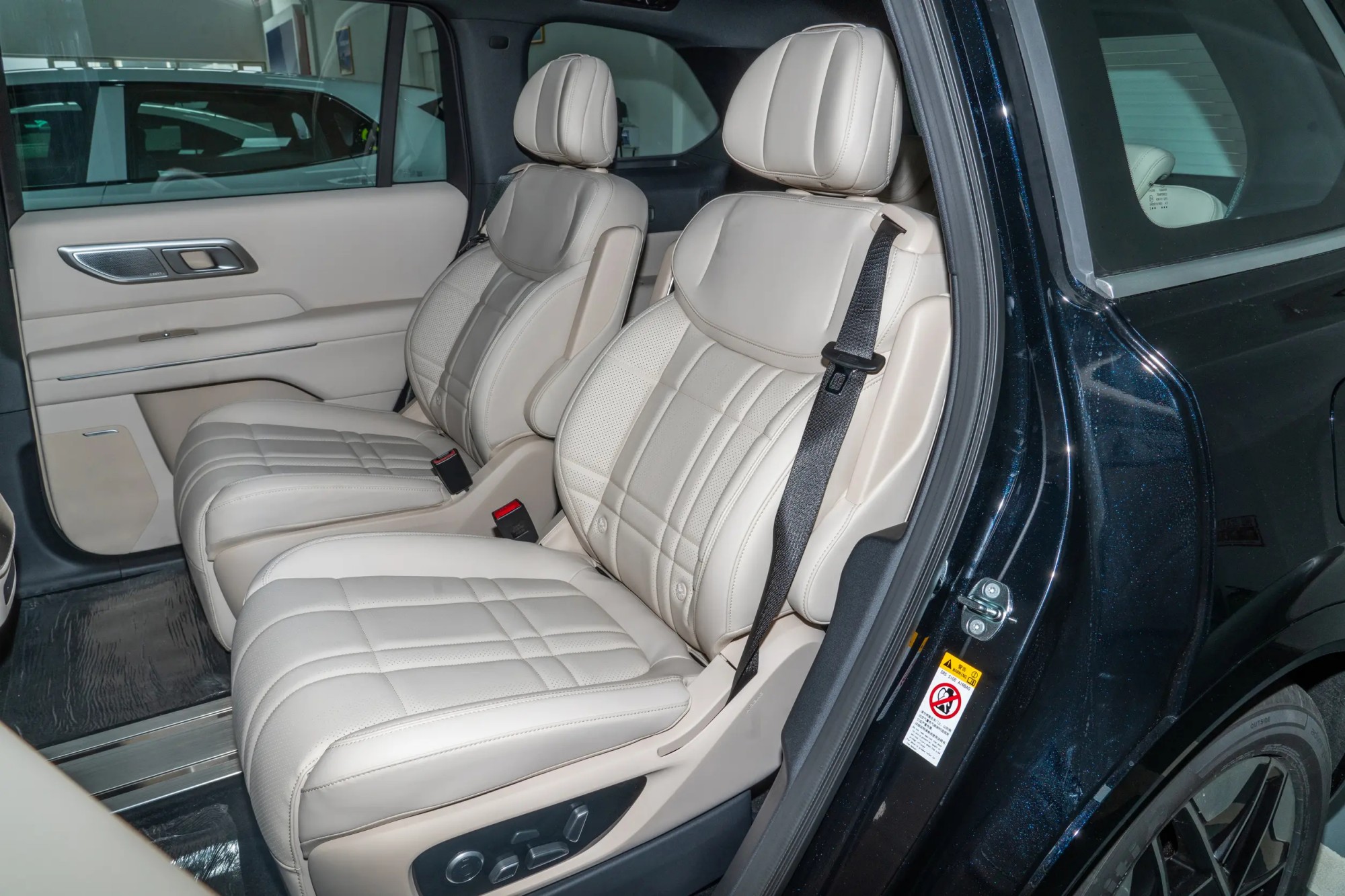 Deepal S09 2025 All-Wheel Drive